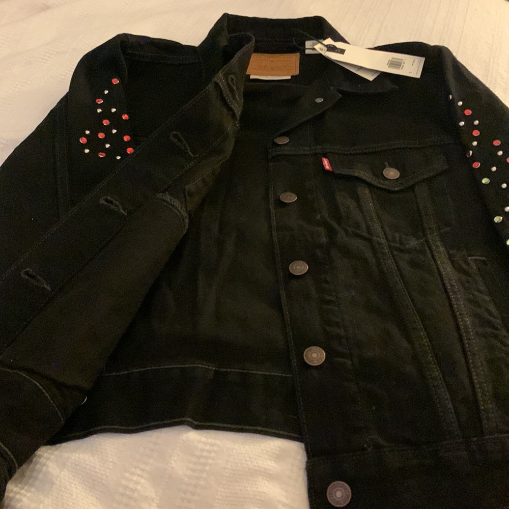 NEW Levi's® Premium EX-BOYFRIEND STUDDED SLEEVE TRUCKER JACKET - Picture 2 of 14
